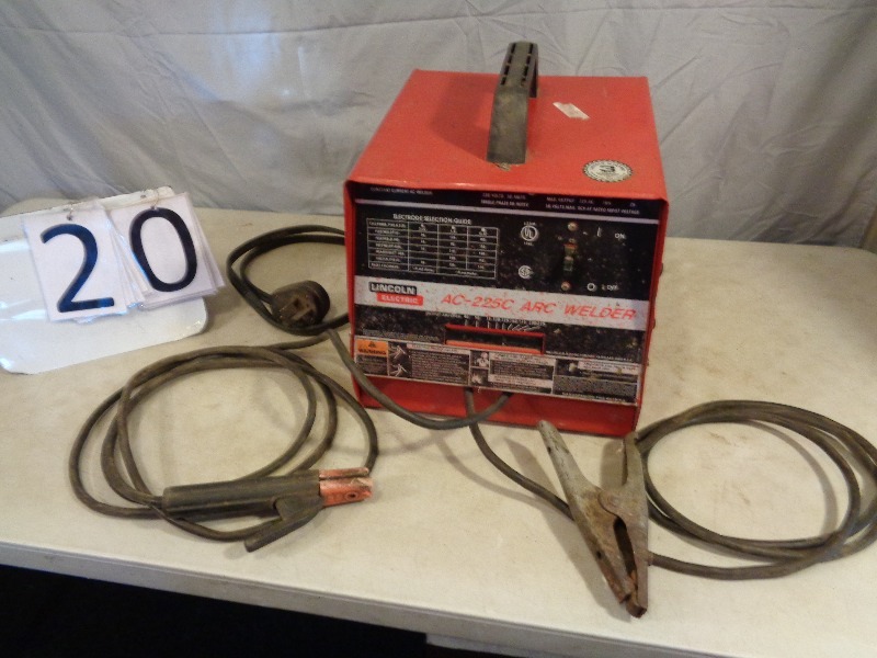 lot 20 image: Lincoln AC-225C Arc Welder