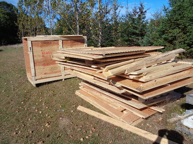 lot 48 image: Shipping Crates