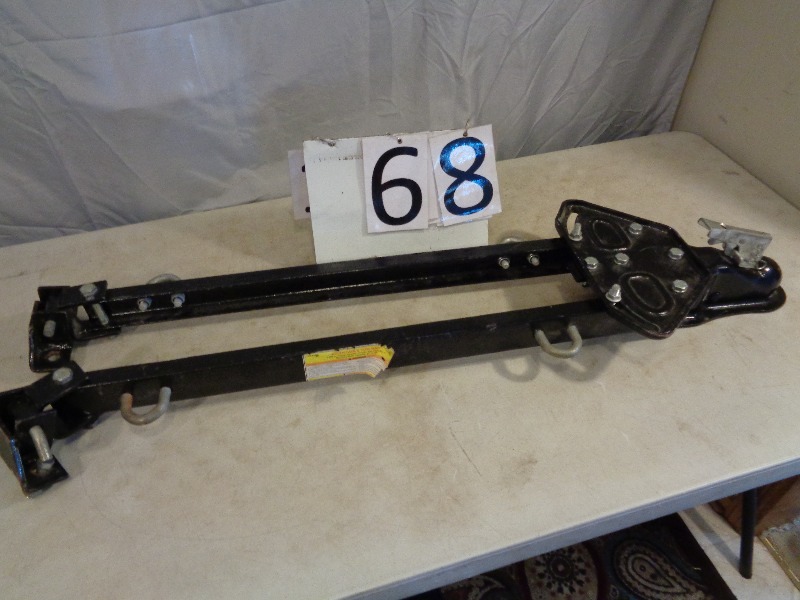 lot 68 image: Adjustable Towing Bar