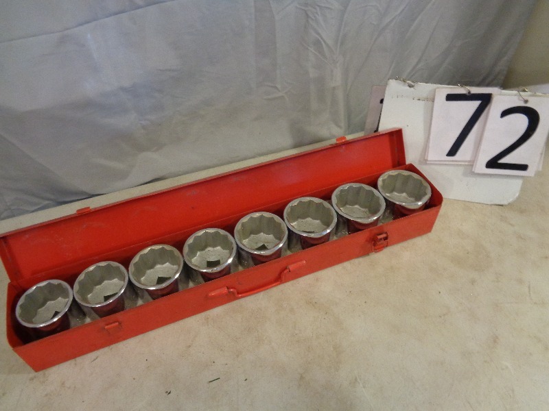 lot 72 image: 34 Drive Socket Set