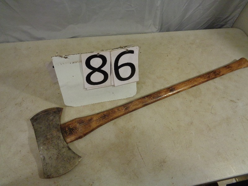 lot 86 image: True Temper Double Sided Ax