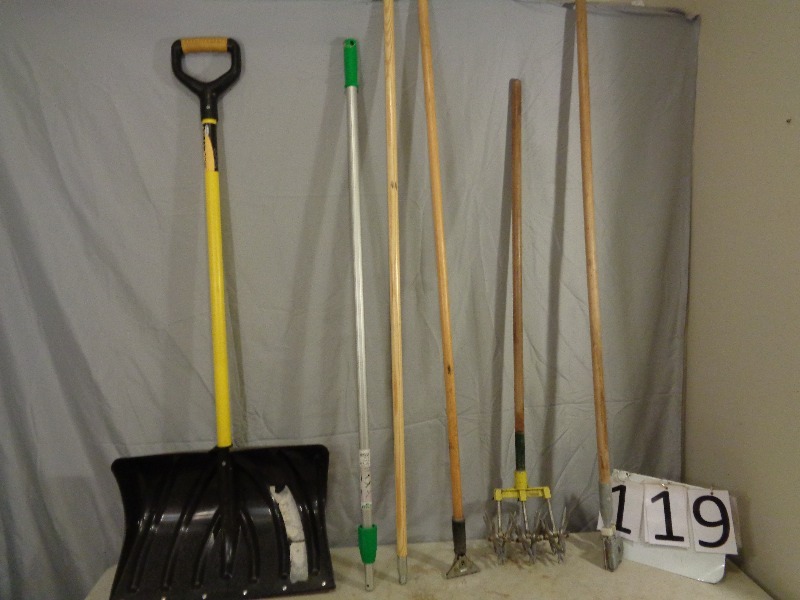 lot 119 image: Long Handle Tools