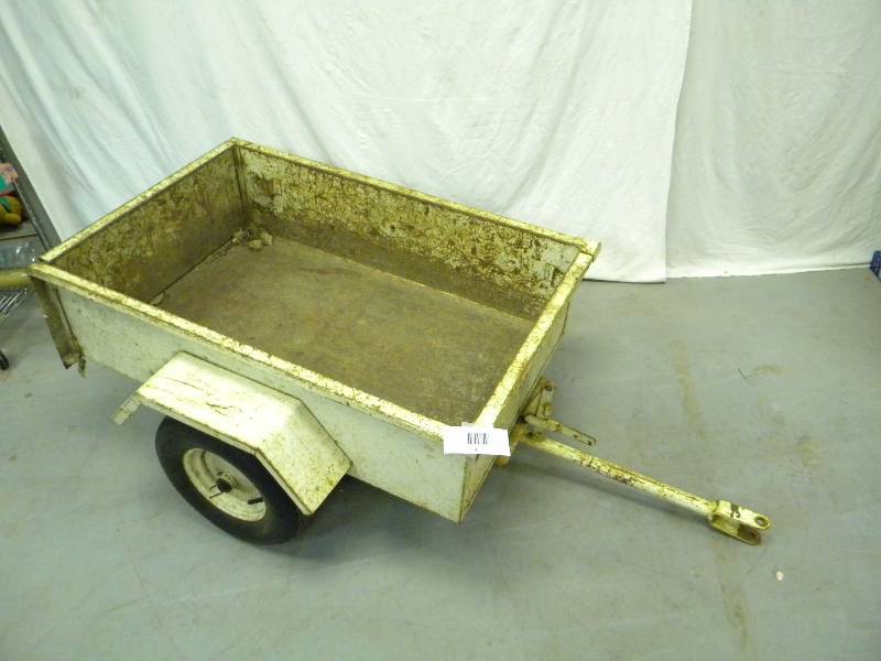 lot 4 image: International Harvester Trailer