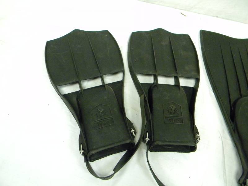 lot 41 image: Flippers Lot