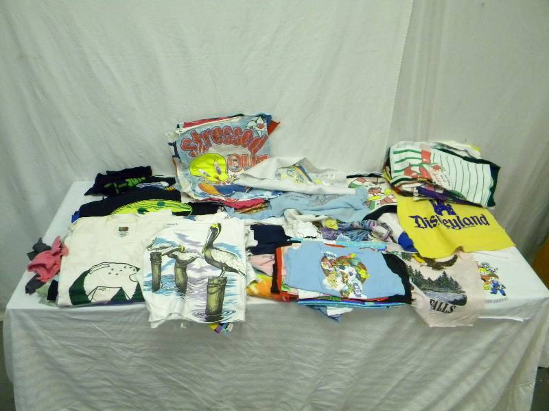 lot 113 image: Quilting Lot