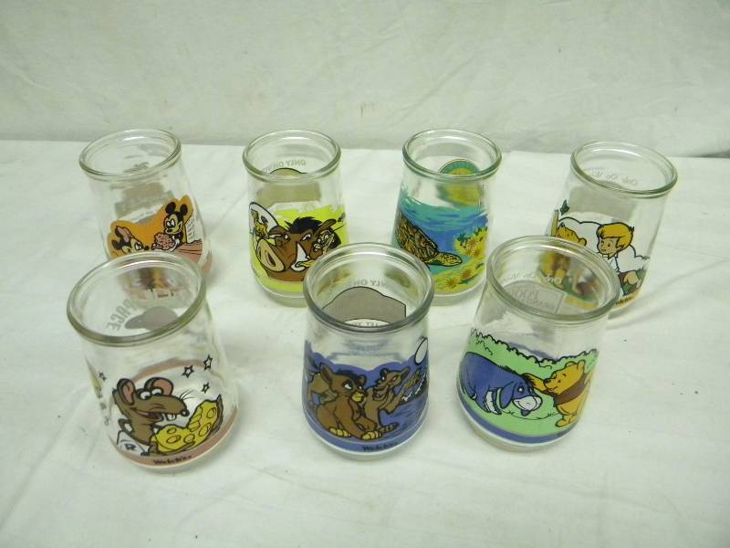 lot 47 image: Vintage Set of Welches Cups
