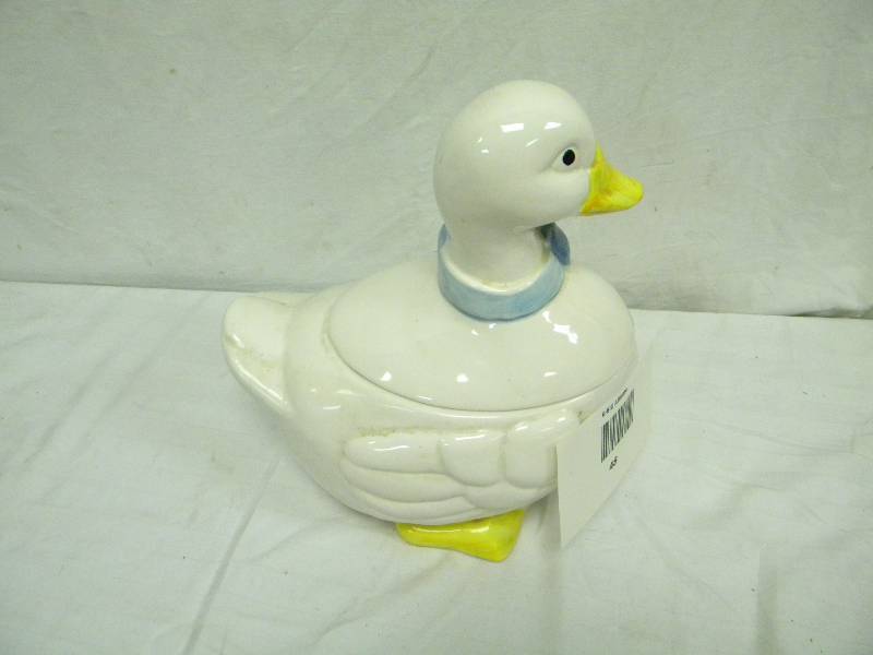 lot 48 image: Duck Cookie Jar