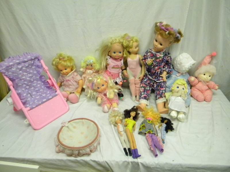 lot 57 image: Vintage Doll Lot