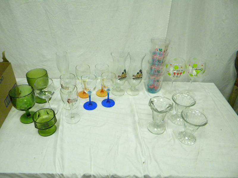 lot 58 image: Barware Lot