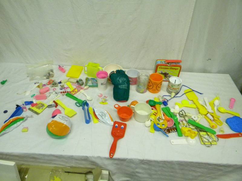 lot 62 image: Vintage Toys