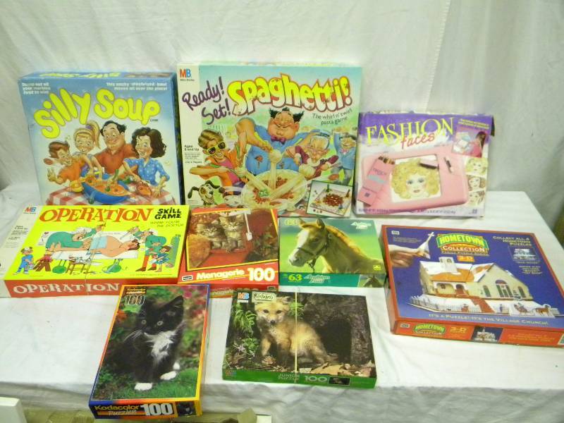 lot 68 image: Game Lot