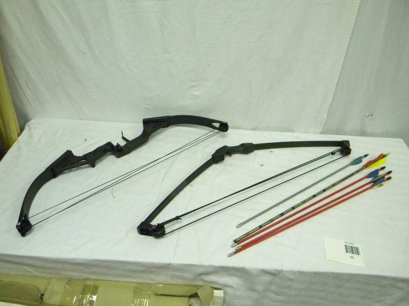 lot 23 image: Kids Compound Bows