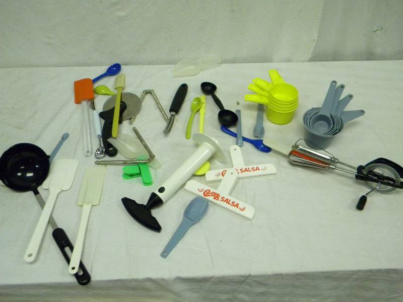 lot 28 image: Kitchenware Lot