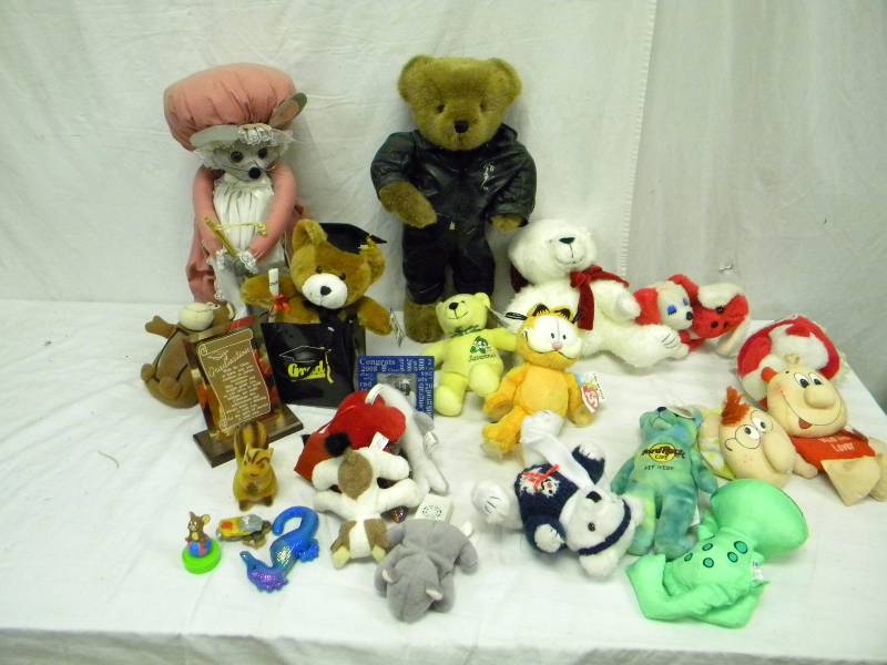 lot 30 image: Stuffed Animals Lot