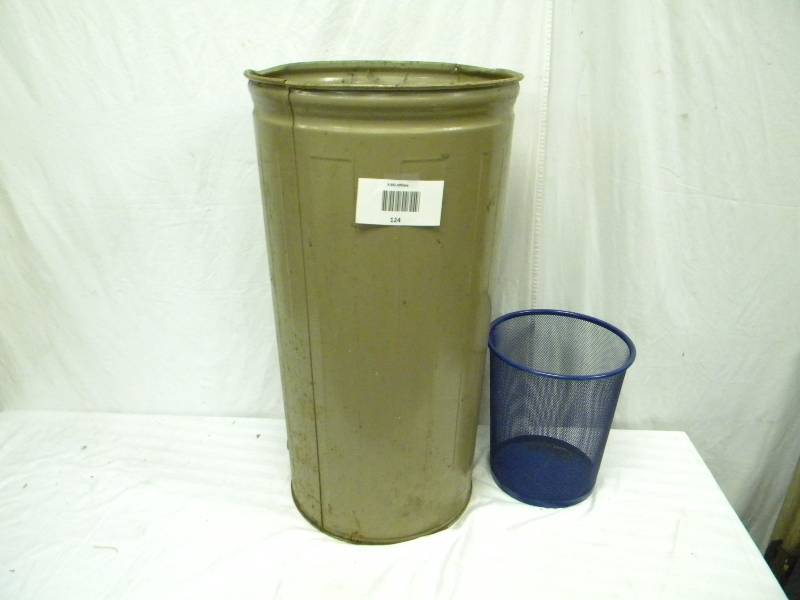 lot 124 image: Trash Can Lot