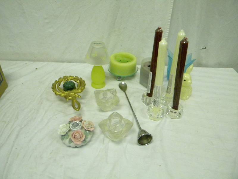 lot 126 image: Home Decor Lot