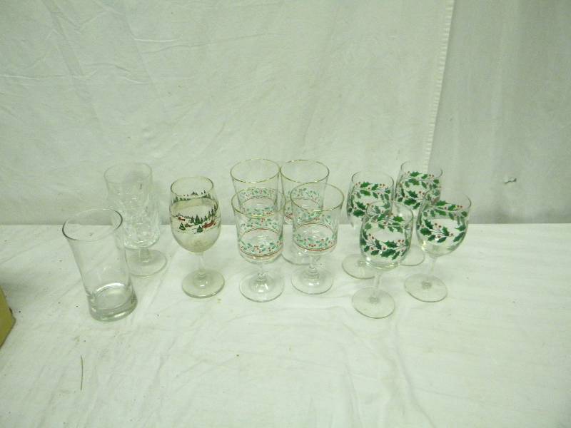 lot 128 image: Holiday Glassware Lot