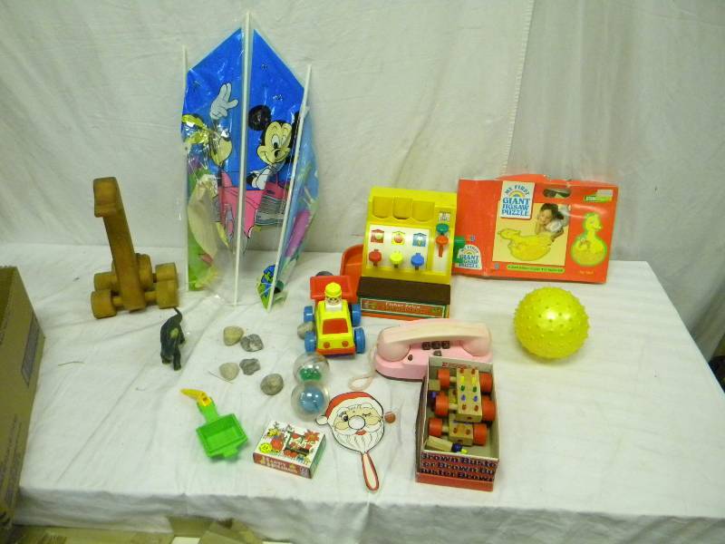 lot 131 image: Vintage Toy Lot