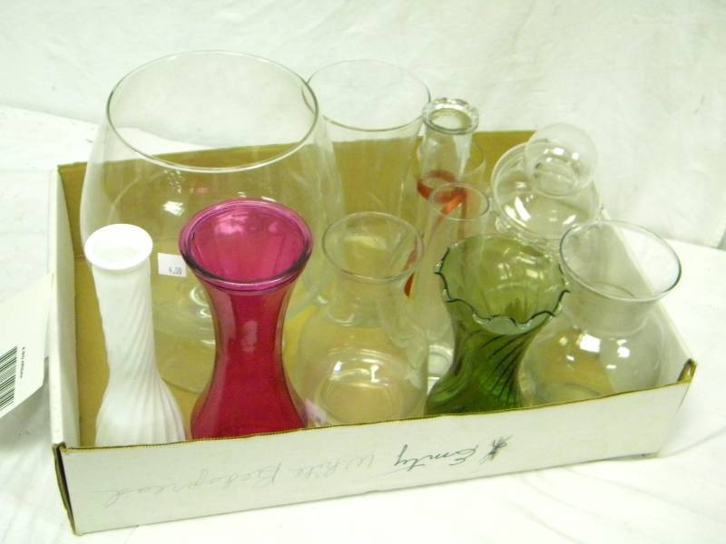 lot 137 image: Vase Lot