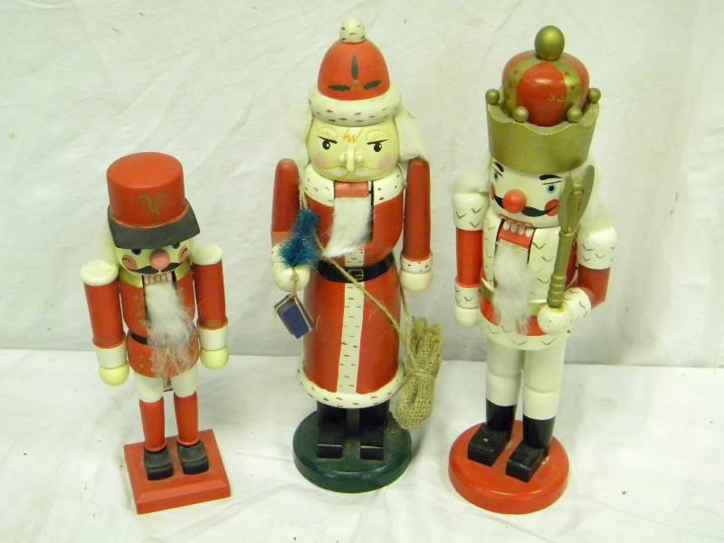 lot 142 image: Nutcrackers