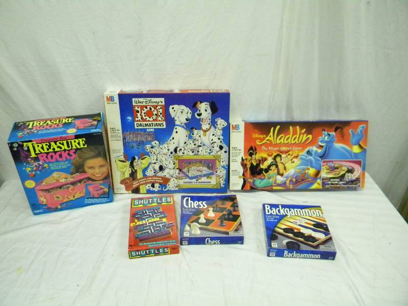 lot 149 image: Vintage Game Lot