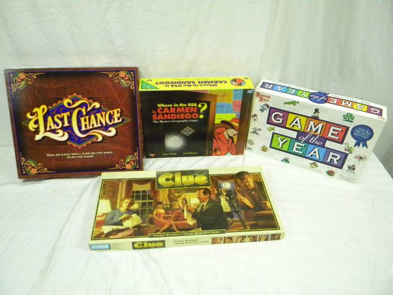 lot 154 image: Vintage Game Lot