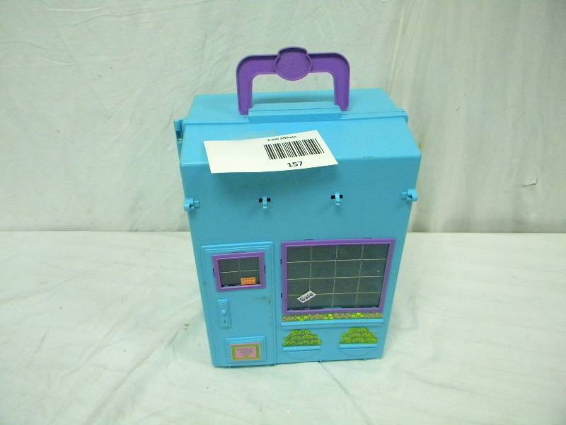 lot 157 image: Littlest Pet Shop Case