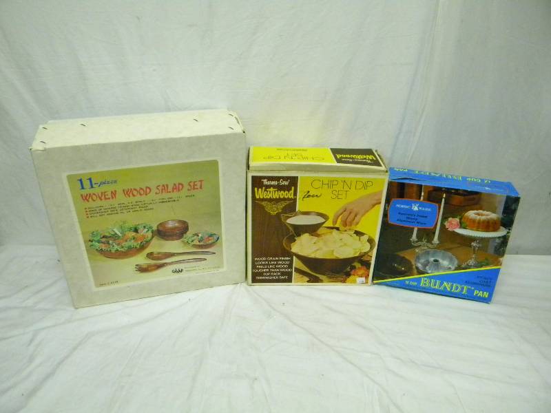 lot 172 image: Partyware Lot
