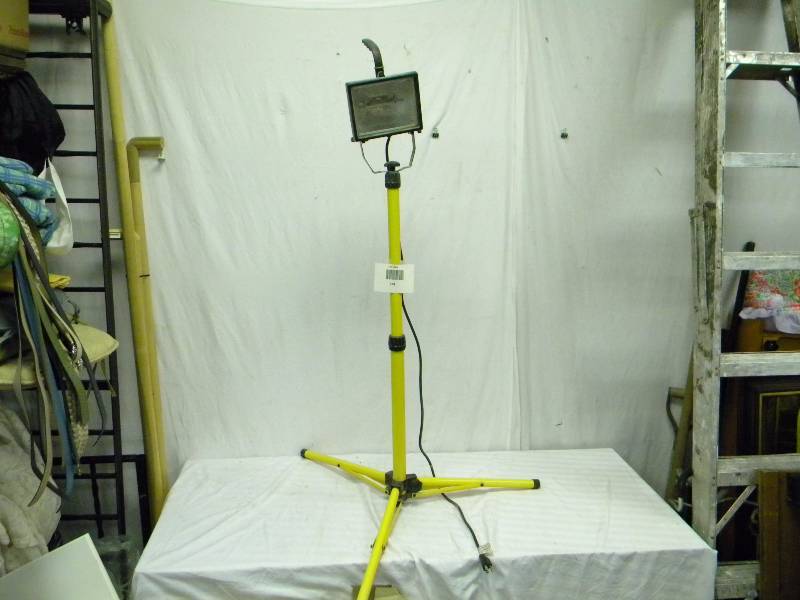 lot 184 image: Portable Light