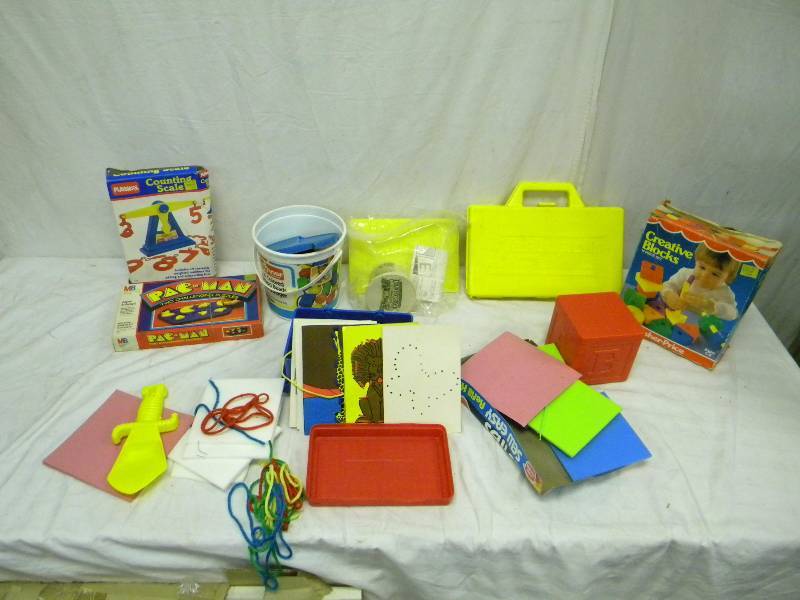 lot 189 image: Vintage Toys