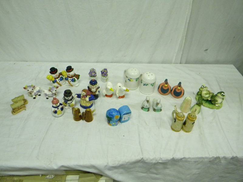 lot 197 image: Salt and Pepper Lot