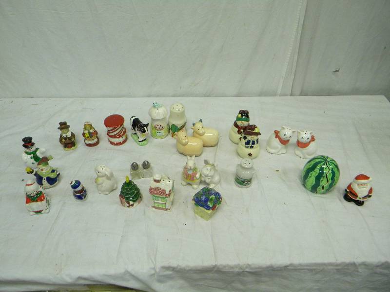 lot 198 image: Salt and Pepper Lot