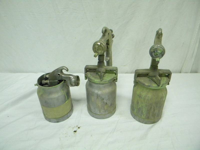 lot 201 image: Spray Paint Canisters