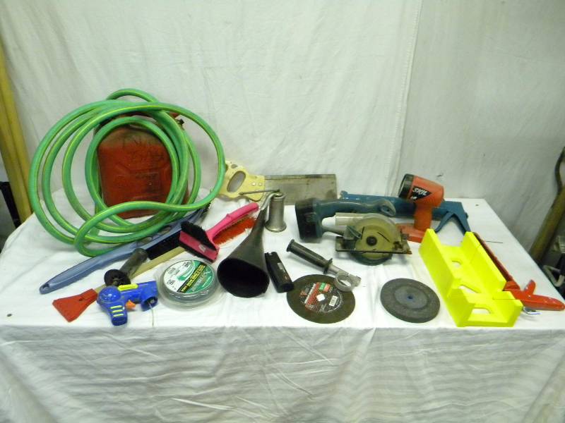 lot 208 image: Tool Lot