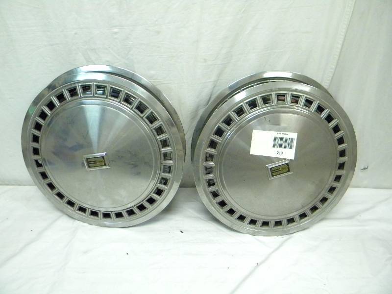 lot 213 image: 4 Hub Caps