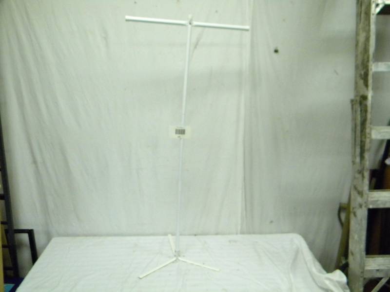 lot 228 image: Metal Clothes Rack