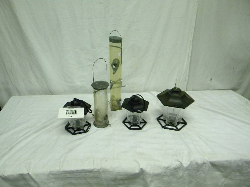 lot 236 image: Bird Feeder Lot