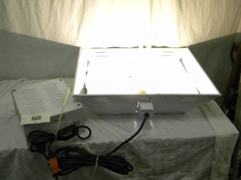 lot 14 image: Sun System Grow lights