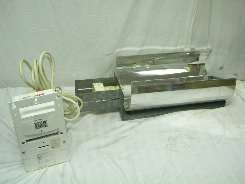 lot 12 image: Sun Master Grow Lamp