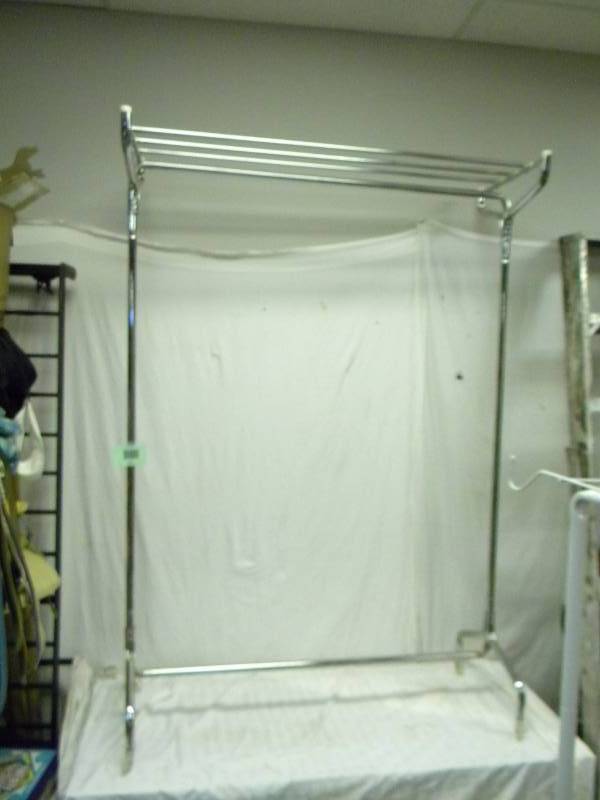 lot 252 image: Metal Clothing Rack