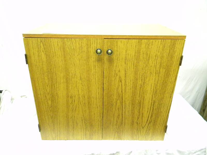 lot 305 image: Laminate Cabinet