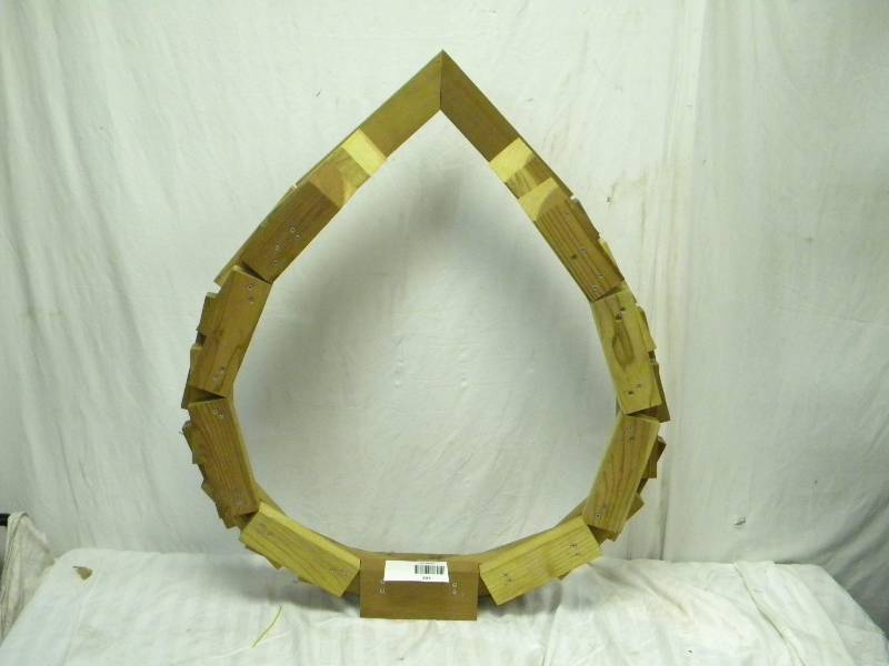 lot 293 image: Wooden Decor