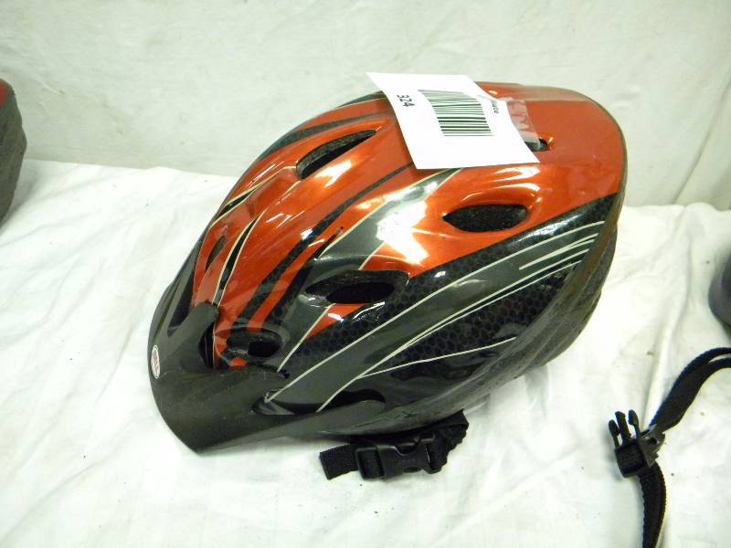 lot 324 image: Adult Bike Helmet