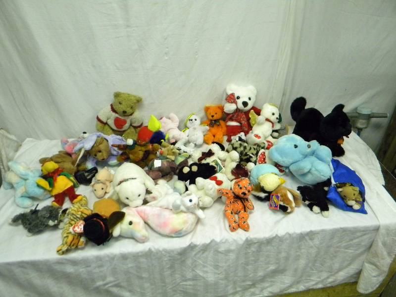 lot 328 image: Stuffed Animal Lot