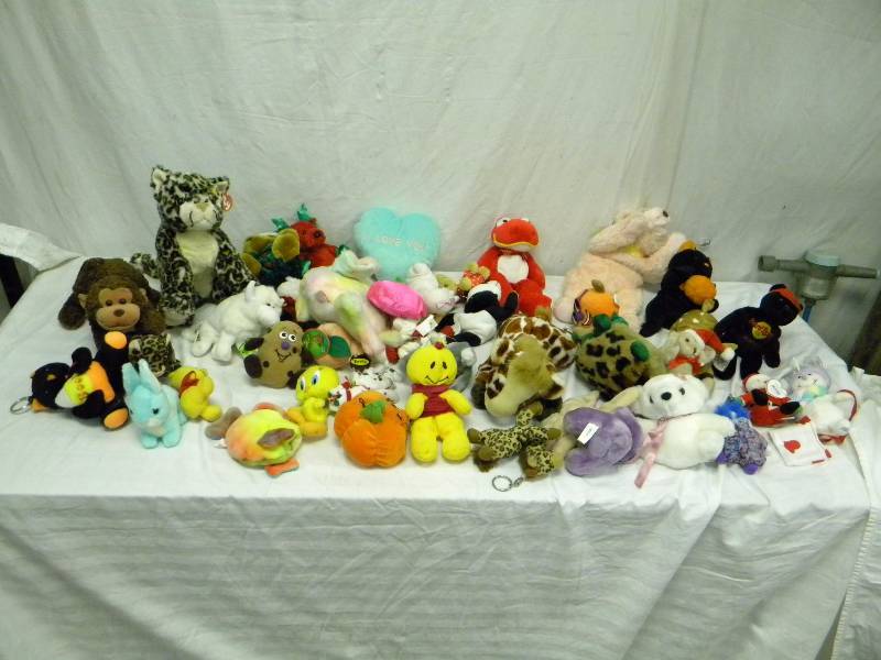 lot 329 image: Stuffed Animal Lot
