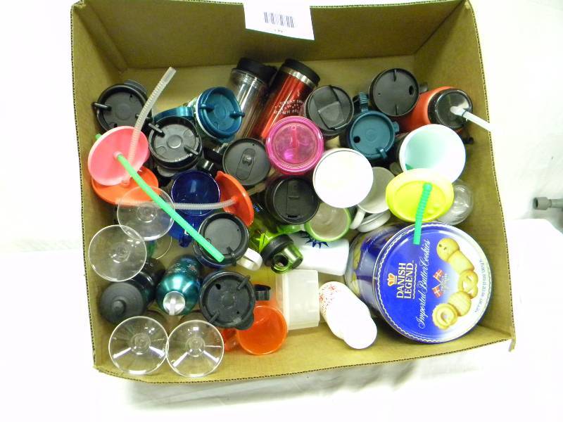 lot 330 image: Water Bottle and Mug Lot