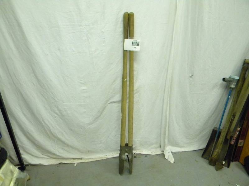 lot 335 image: PostHole Digger