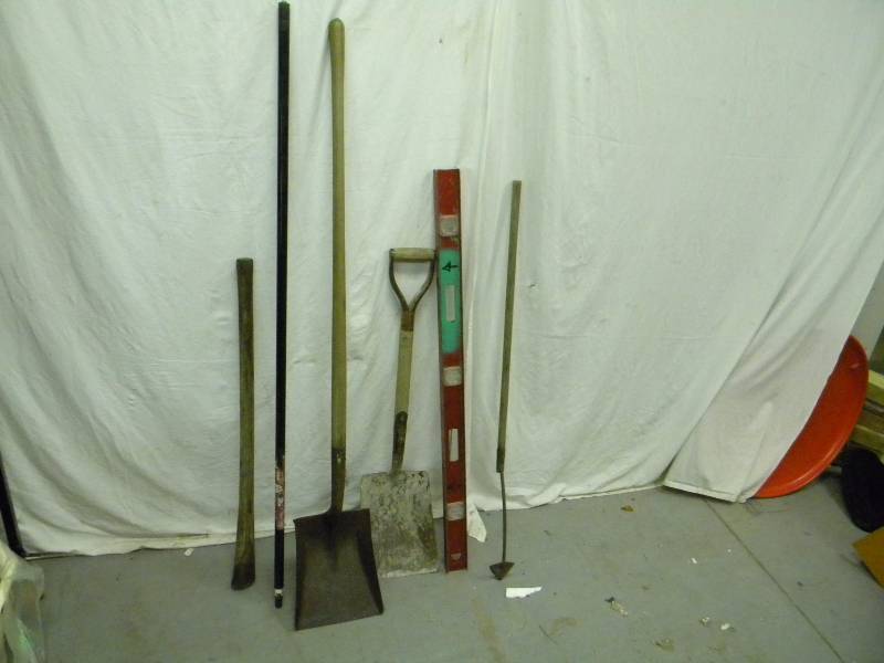 lot 336 image: Gardening Tools Lot