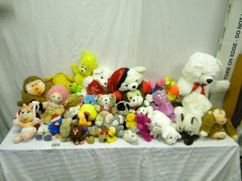 lot 101 image: Stuffed Animal Lot