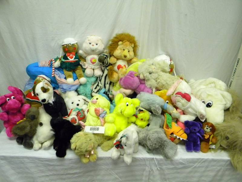 lot 102 image: Stuffed Animal Lot